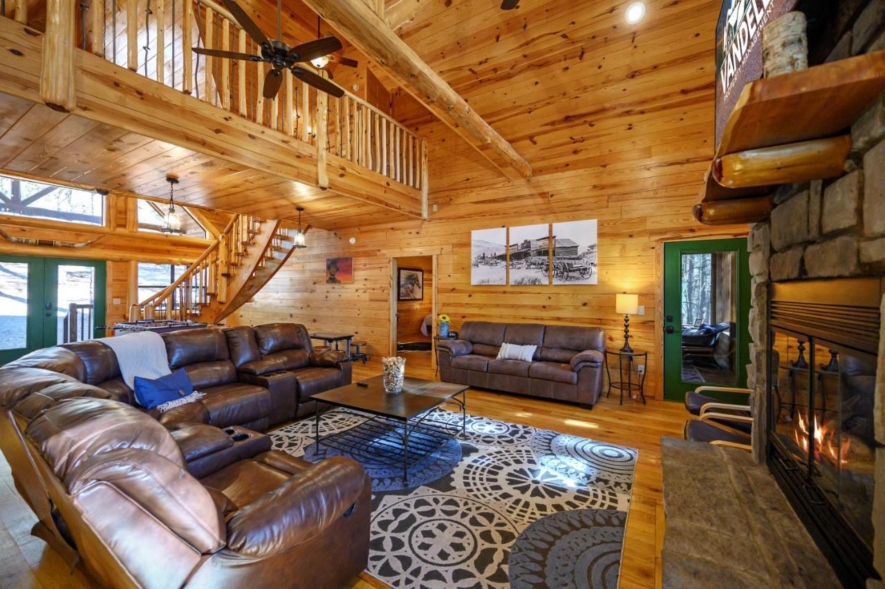 The Eastwood Spacious Retreat With 4 King En-Suites - Hot Tub - Pet-Friendly - Cozy Fire Pit - Prime Location - Multi-Family Broken Bow Exterior photo